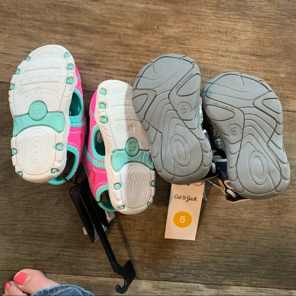 New closed toe sandals 2 pairs - Picture 4 of 5